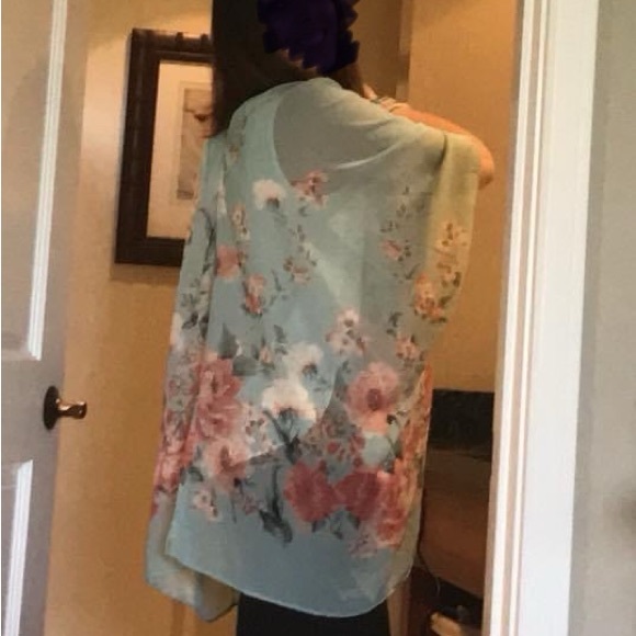 Floral Kimono Topper - Picture 4 of 4